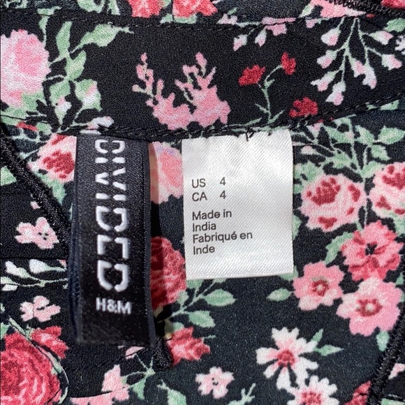 H&M Floral Mock Neck Dress with Key-Hole Detail💗 - Picture 3 of 4